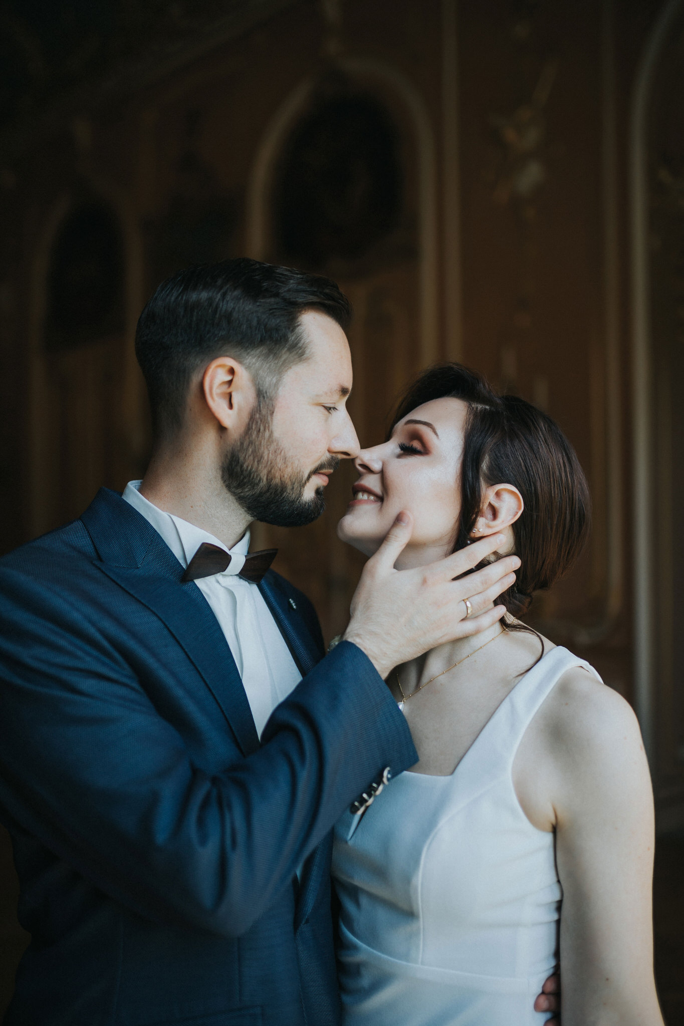 Magischer Moment der standesamtlichen Trauung in Schloss Wilhelmsthal – Das Brautpaar erlebt einen unvergesslichen Tag, umrahmt von historischem Glanz und der romantischen Kulisse dieses zauberhaften Ortes.