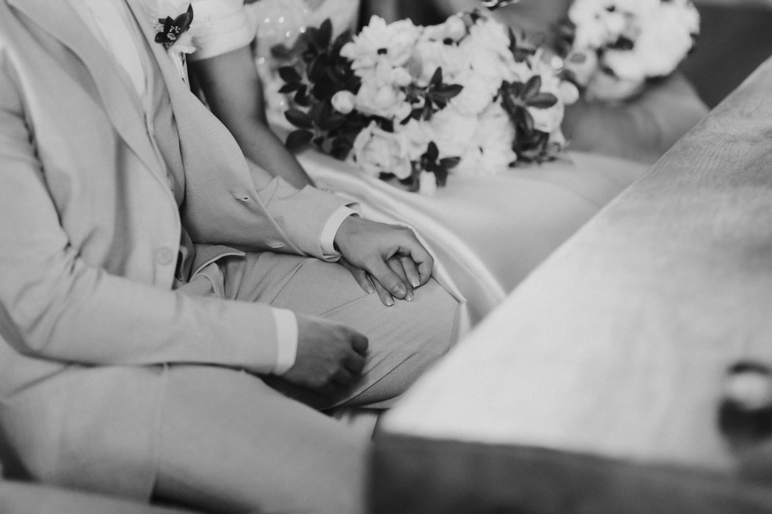 Detailfoto Händchenhalten bei Trauung, Hochzeitsfotograf Göttingen