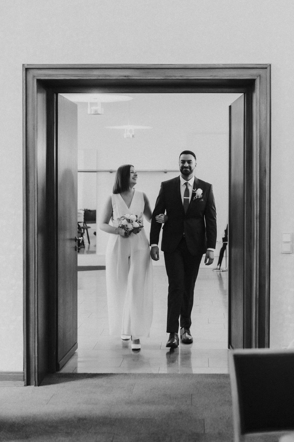 Einzug des Brautpaares ins Standesamt Kassel – Hochzeitsreportage