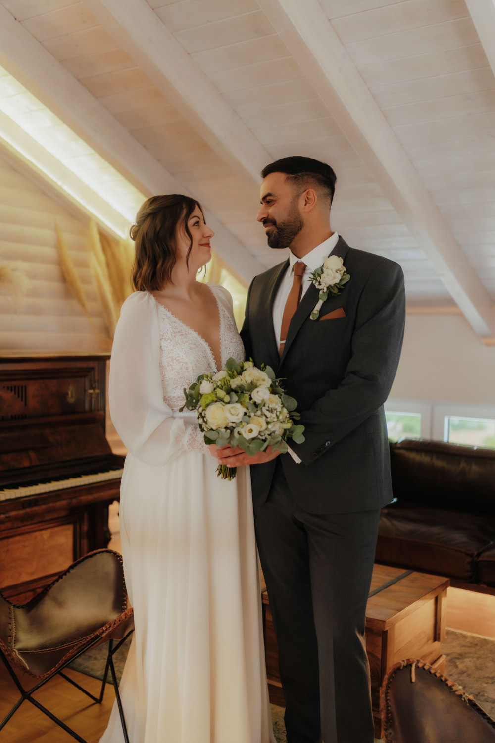 Brautpaarporträt bei natürlichem Licht – Hochzeit in Kassel