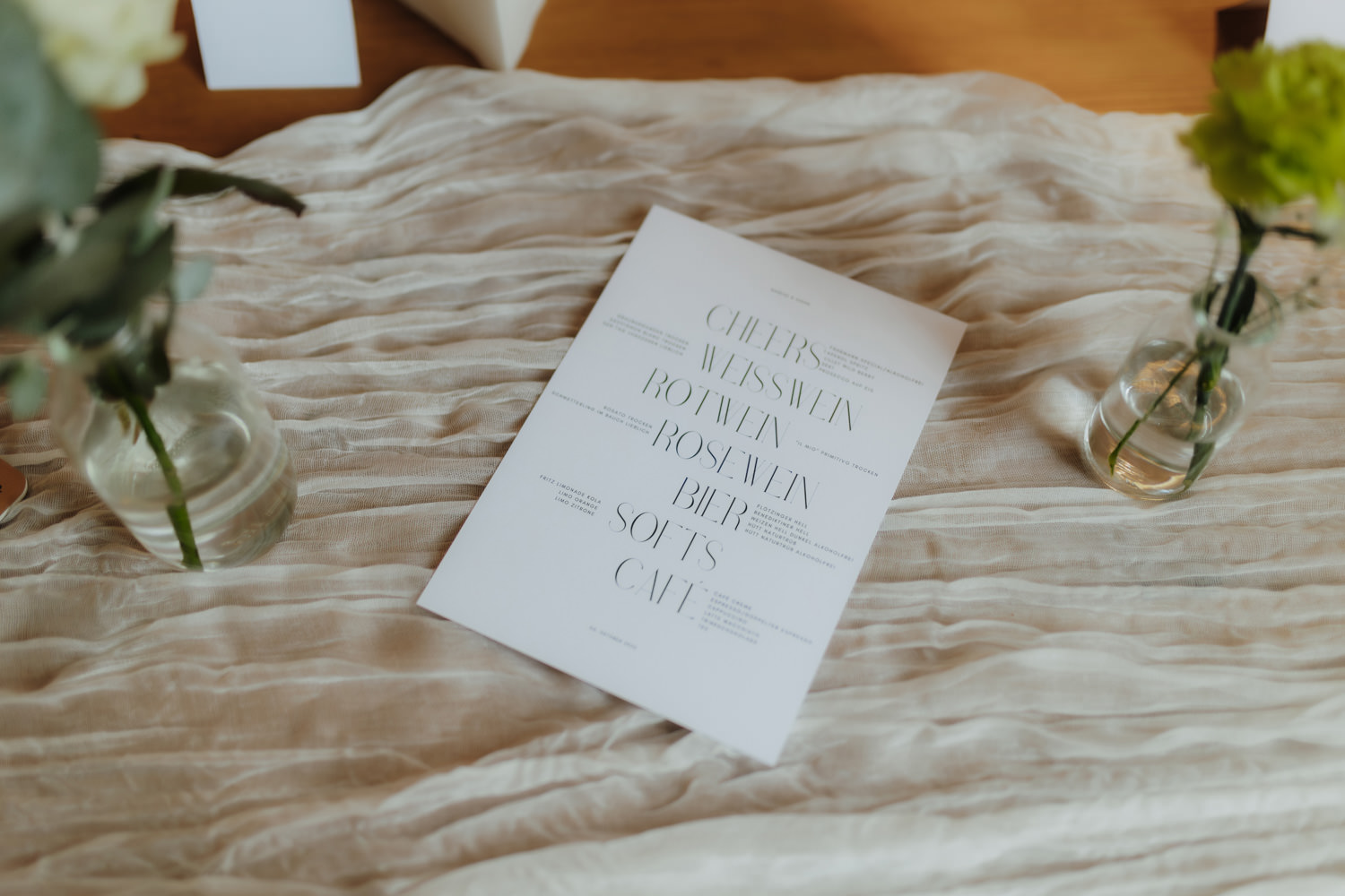 Stilvolle Getränkekarte bei Hochzeit im Fährmann Kassel