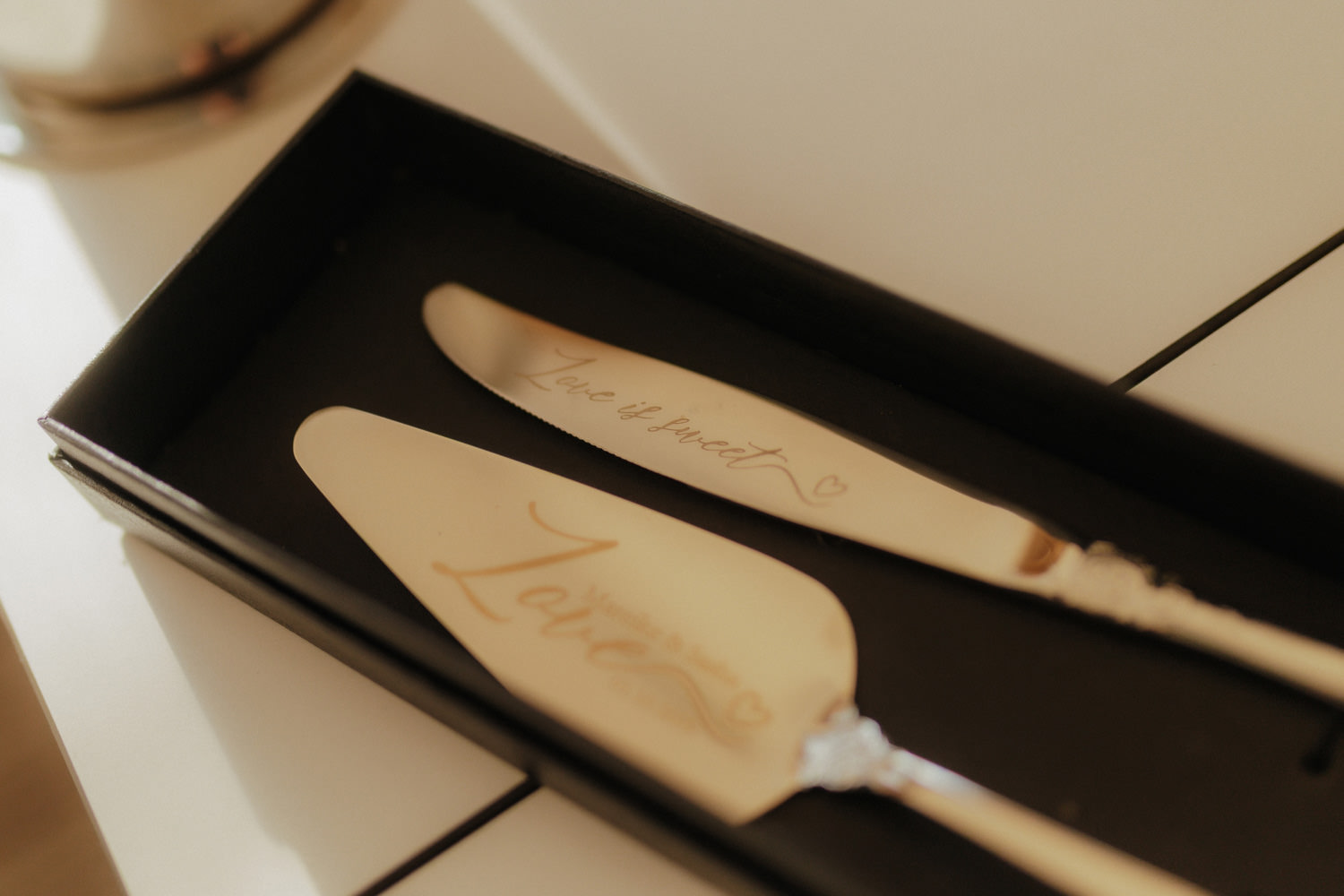 Graviertes Tortenbesteck für Anschnitt – Hochzeit in Kassel