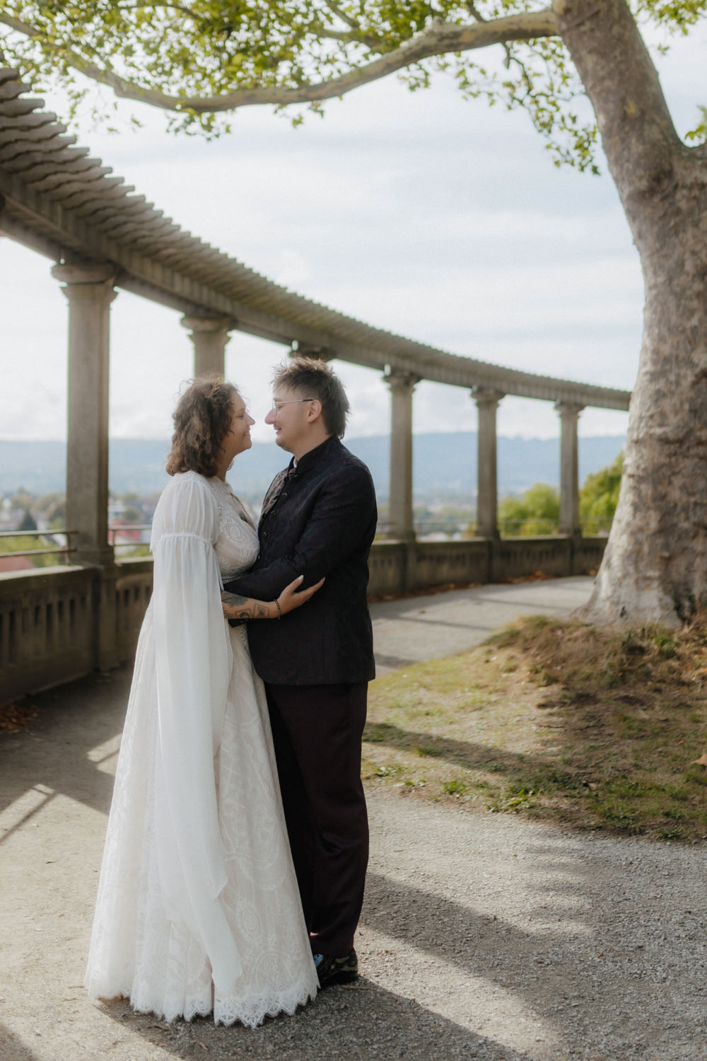Brautpaar am Weinberg Kassel Kolonnade – Hochzeitsfotografie Kassel