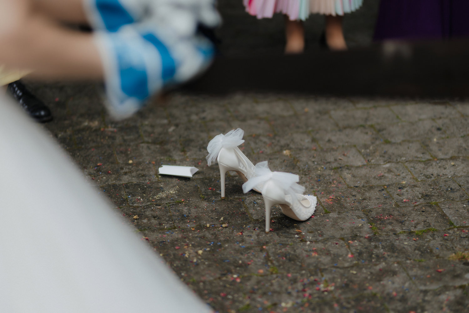 Brautschuhe Hochzeit Detailaufnahme nach Trauung Schloss Bad Arolsen