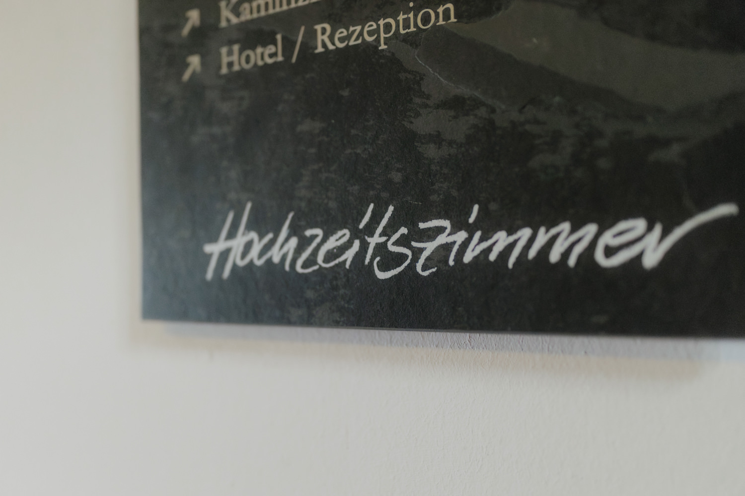 Schild Hochzeitszimmer im Hotel Schloss Waldeck