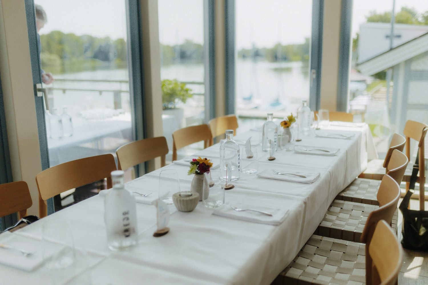 Hochzeitsdeko Tisch im Restaurant Kredo Göttingen Seeblick